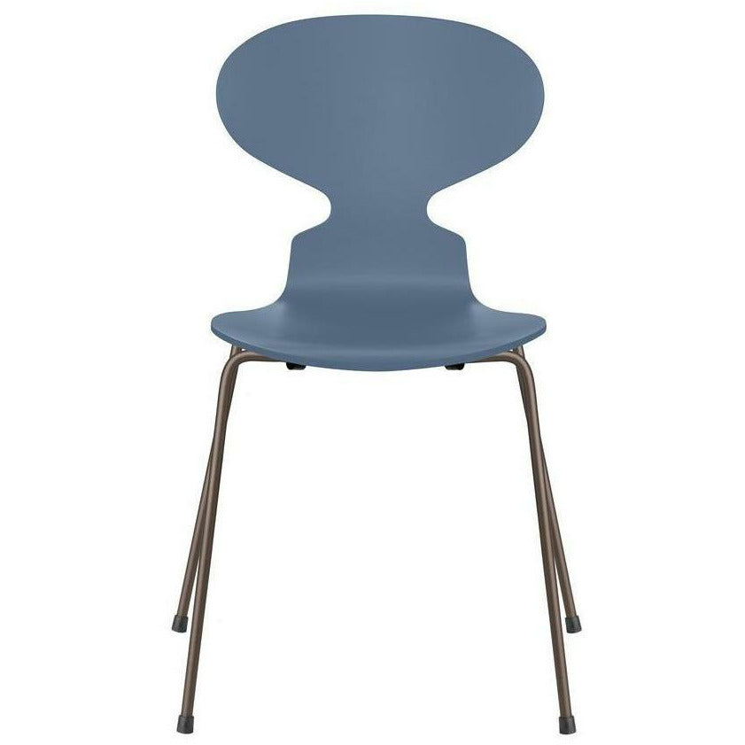 Chaise de fourmi fritz hansen laquée coque bleue crépue, base bronze marron