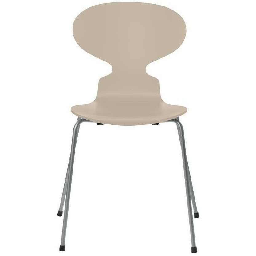 Chaise de fourmi fritz hansen laquée bol beige clair, base gris argenté