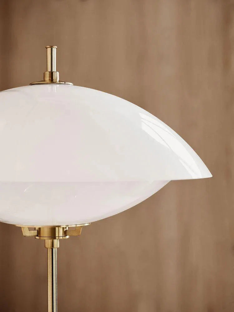 Fritz Hansen Clam Tischlampe, Ø33 cm