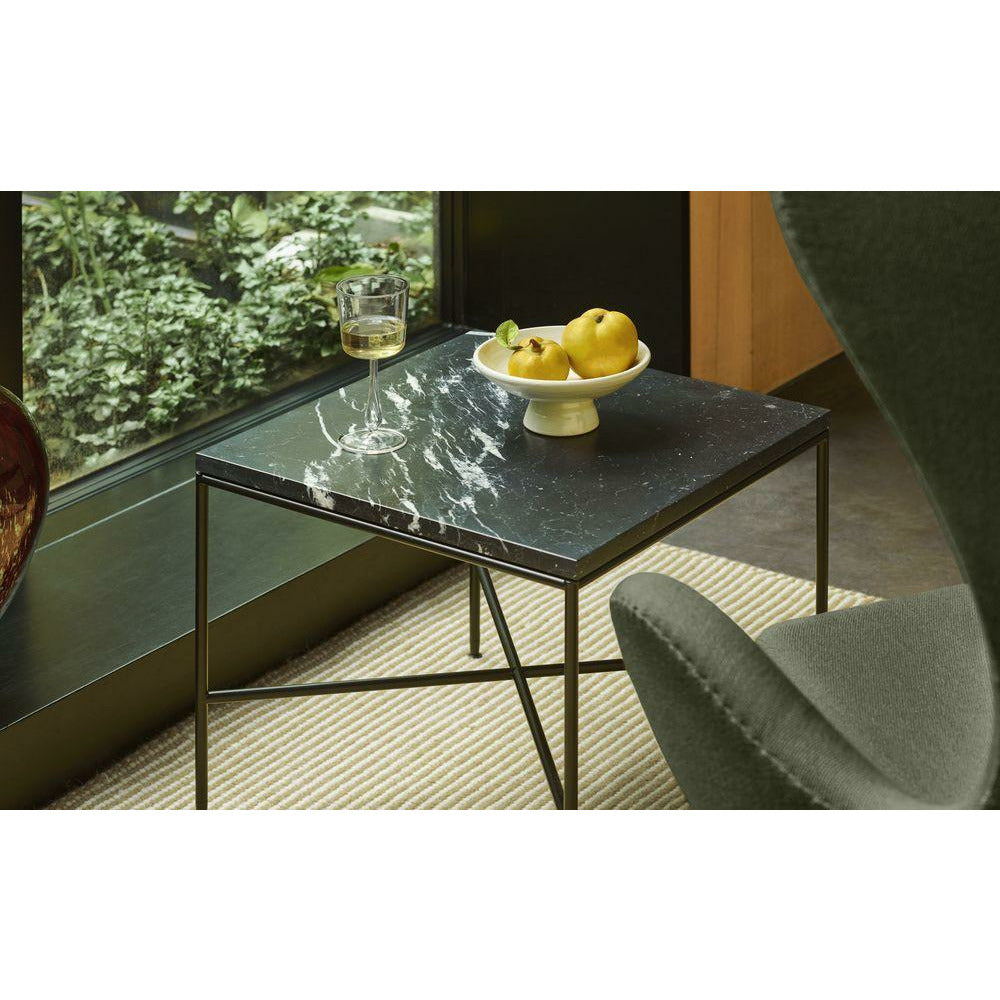 Table basse carrée Fritz Hansen MC330, crème