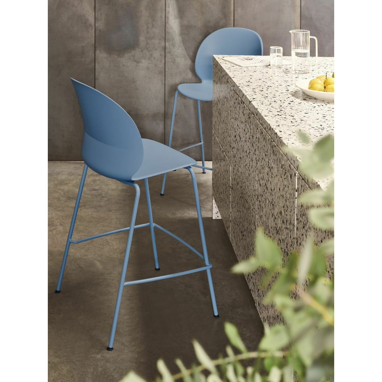 Fritz Hansen N02 Recycle Low Bar Stool, Dunkelblau/Schwarz