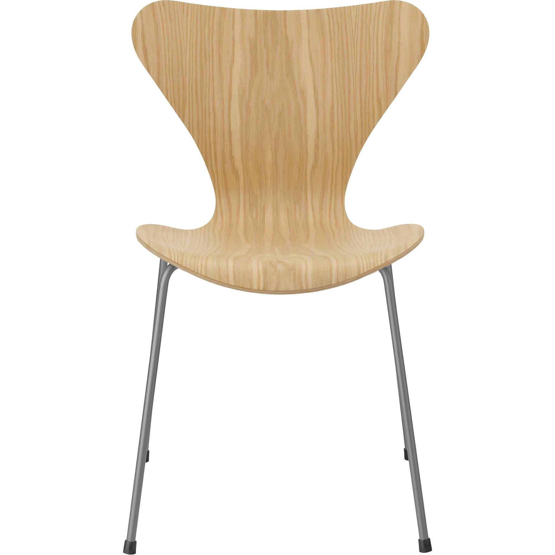 Fritz Hansen Serie 7 Stuhl Furnier Eichenschale, silbergraue Basis