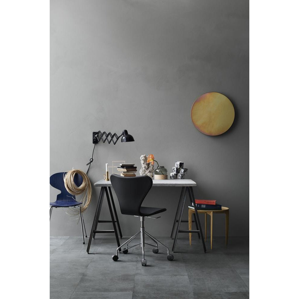 Fritz Hansen Series 7 Silla giratoria completamente pintada, negra