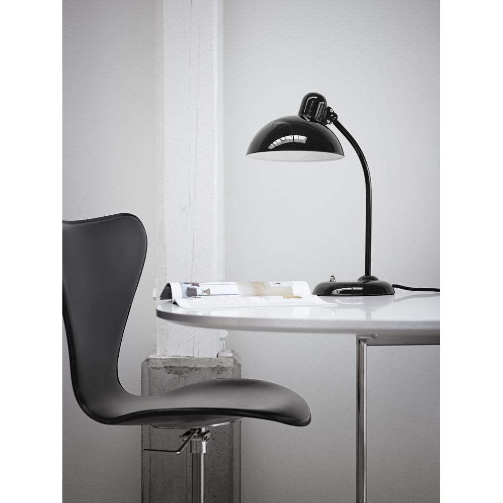 Fritz Hansen Series 7 Swivel stoel volledig geverfd, zwart