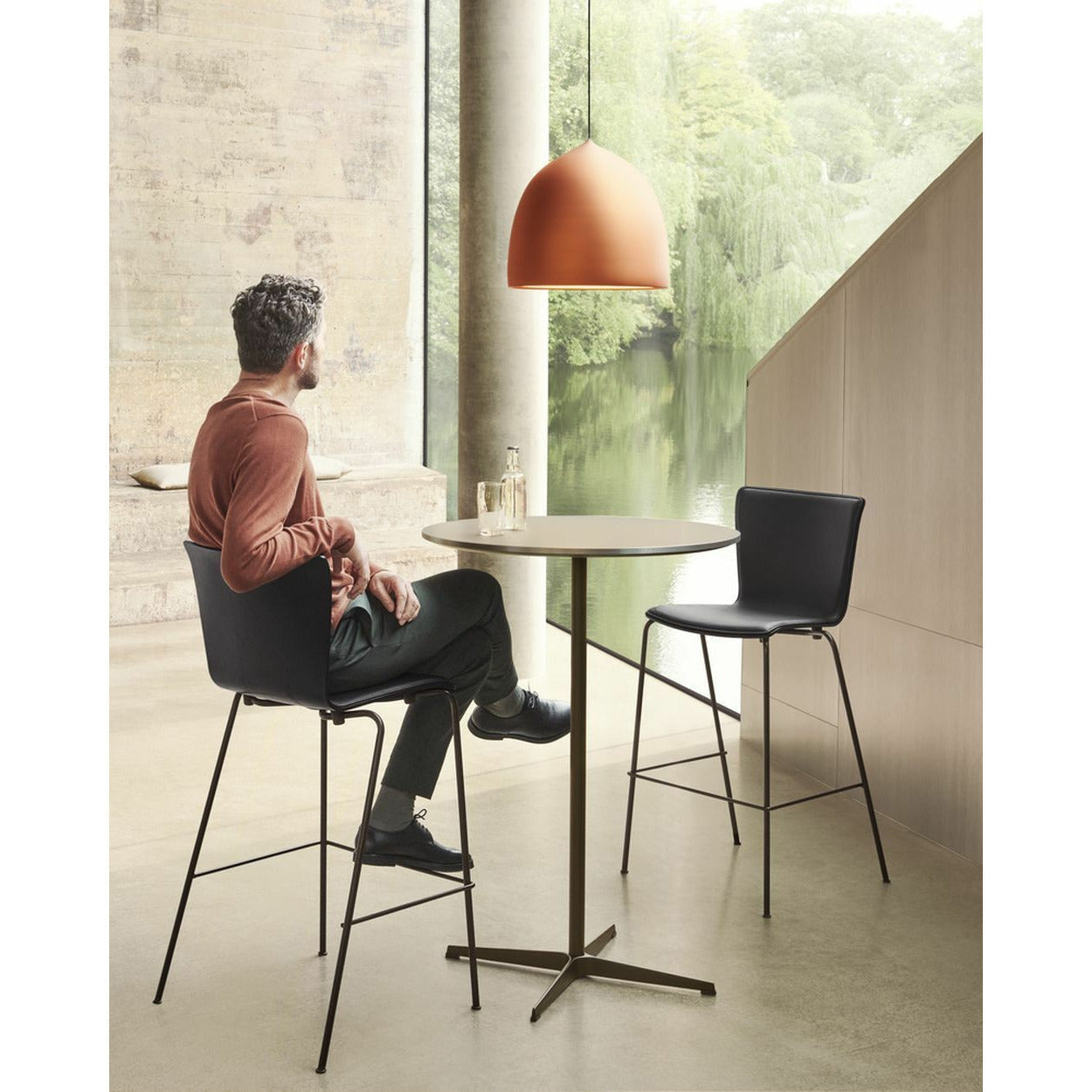 Fritz Hansen Super Circular Bar Table ø75, Black/Black