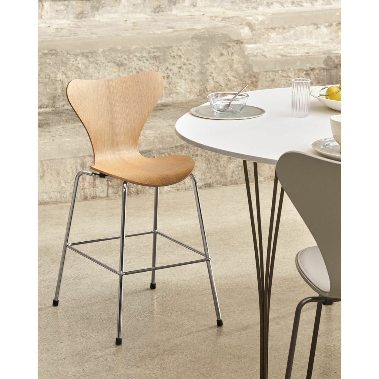 Fritz Hansen Super Ellipse Dining Table 100x150 cm, cinza/prata cinza