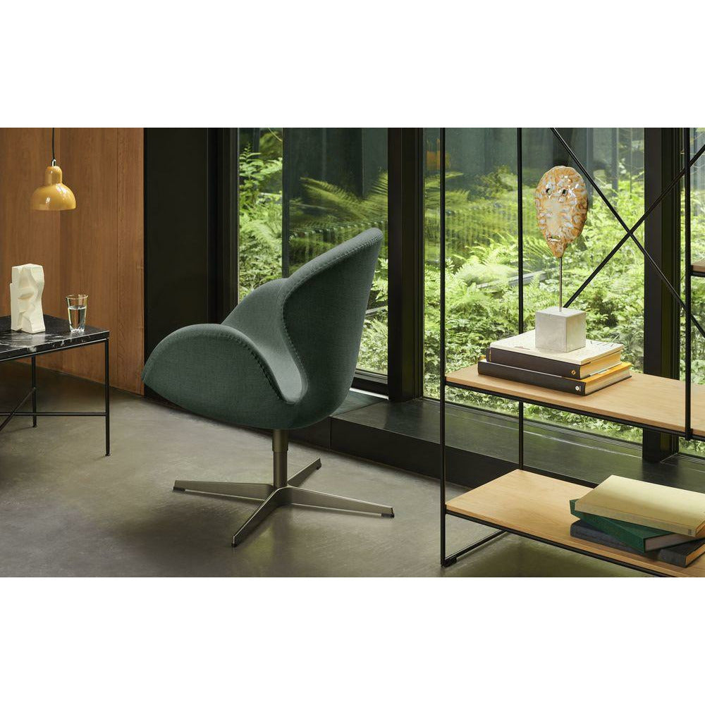 Fritz Hansen Svanen Lounge Cader Leather, preto/marrom escuro essencial