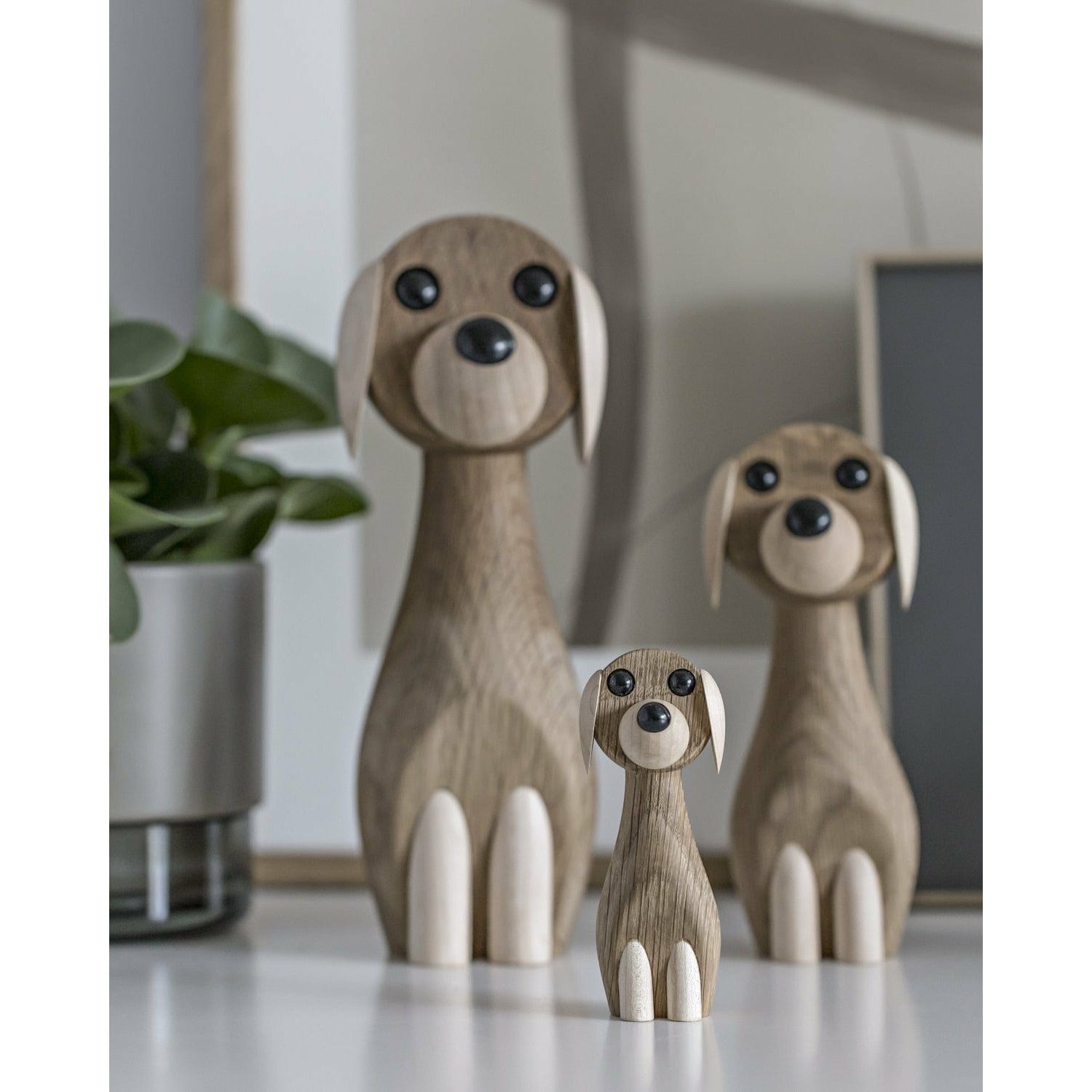 Gunnar Flørning Dog Wood Figure, 17 cm