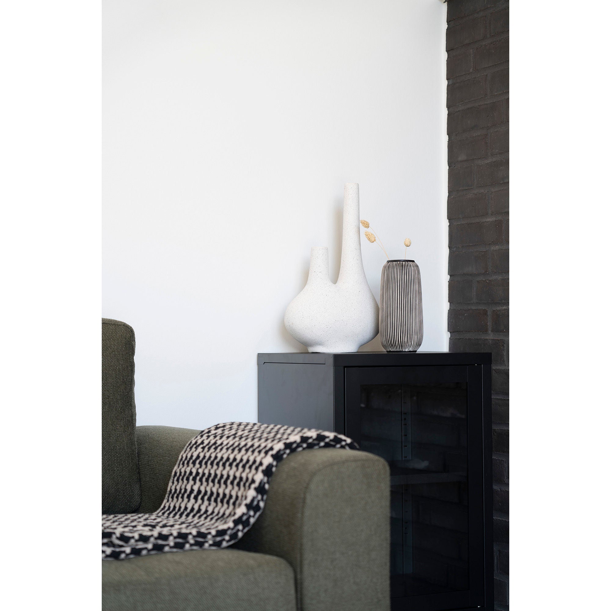 House Nordic Vase, Ceramic, Black/White, Round, ø9,5x20 Cm