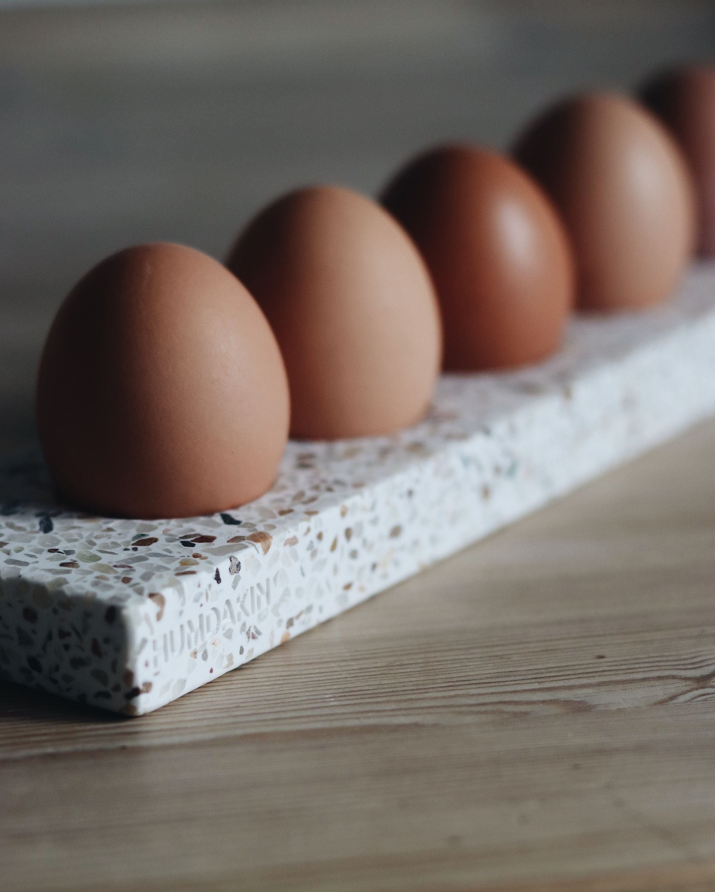 Soporte de huevos de Terrazo Humdakin