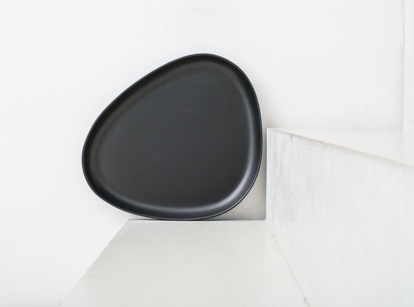 [product_category]-Lind Dna Curve Earthenware Serving Plate, Black-Lind DNA-5711905520894-990164-LIN-2