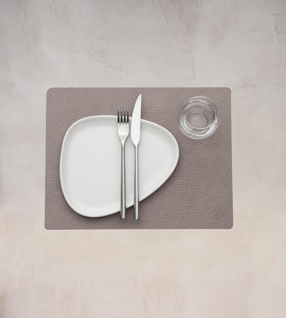 Lind DNA Square Placemat Hippo Leder M, warmes Grau