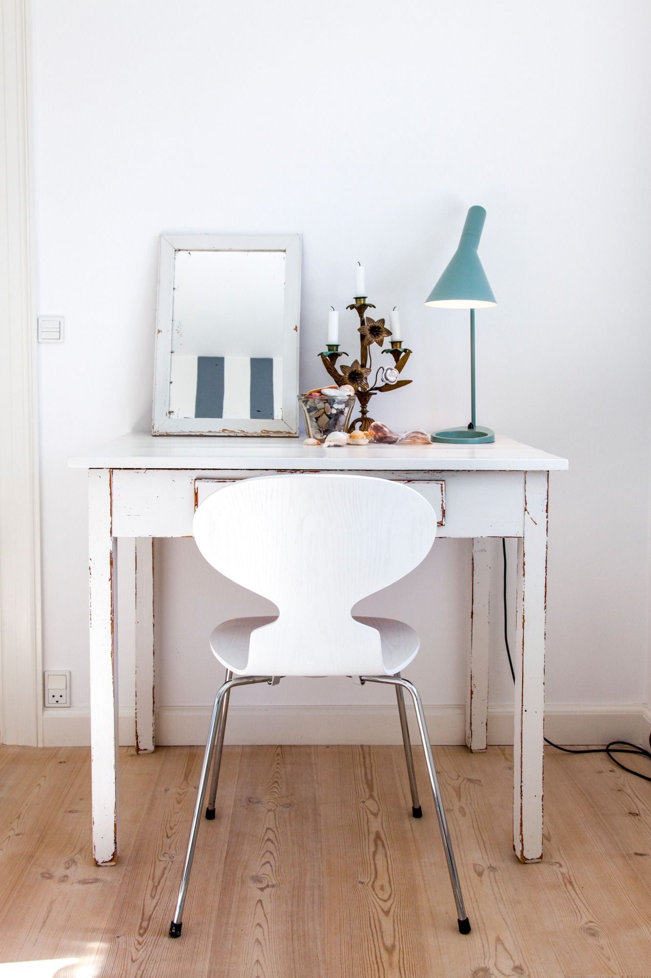 Lámpara de mesa de Louis Poulsen AJ V3, OCre amarillo