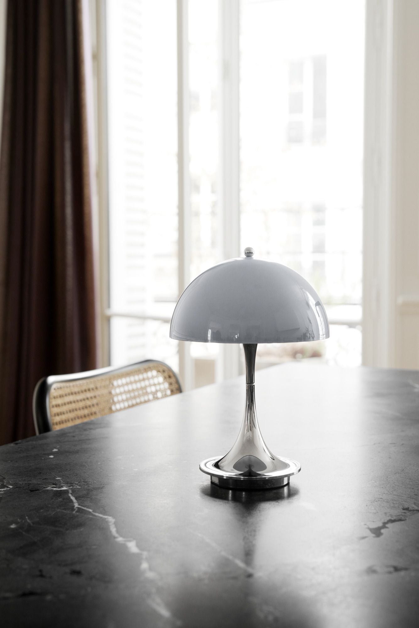 Louis Poulsen Panthella 320 Bordslampa E14, Gray Opal Acryl