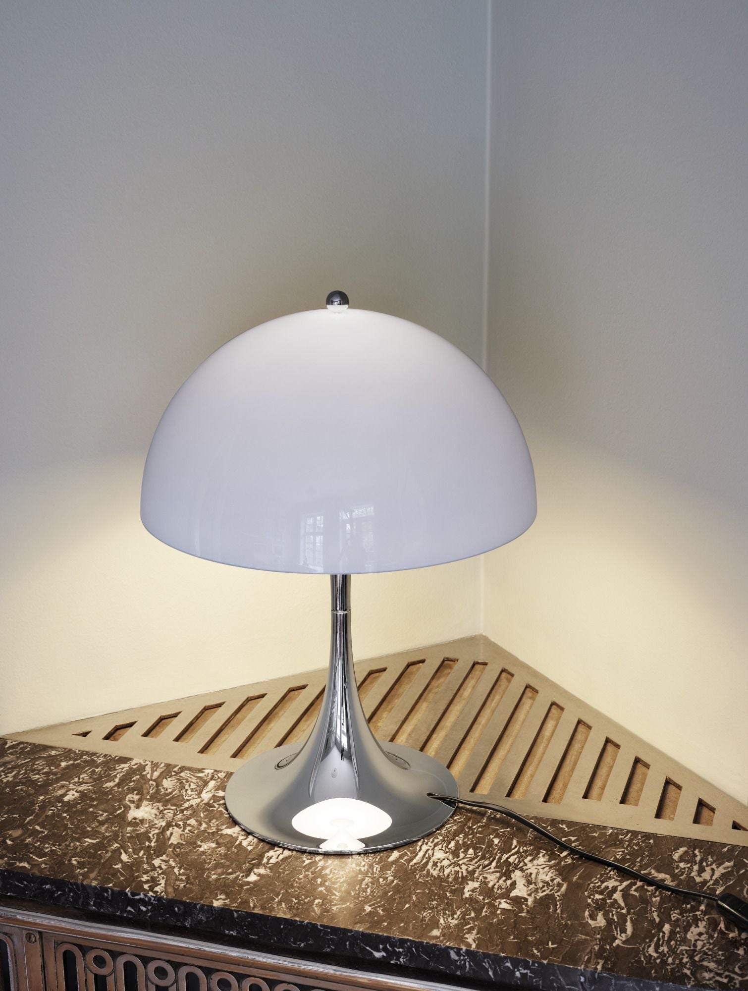 Louis Poulsen Panthella 320 Bordslampa E14, Gray Opal Acryl