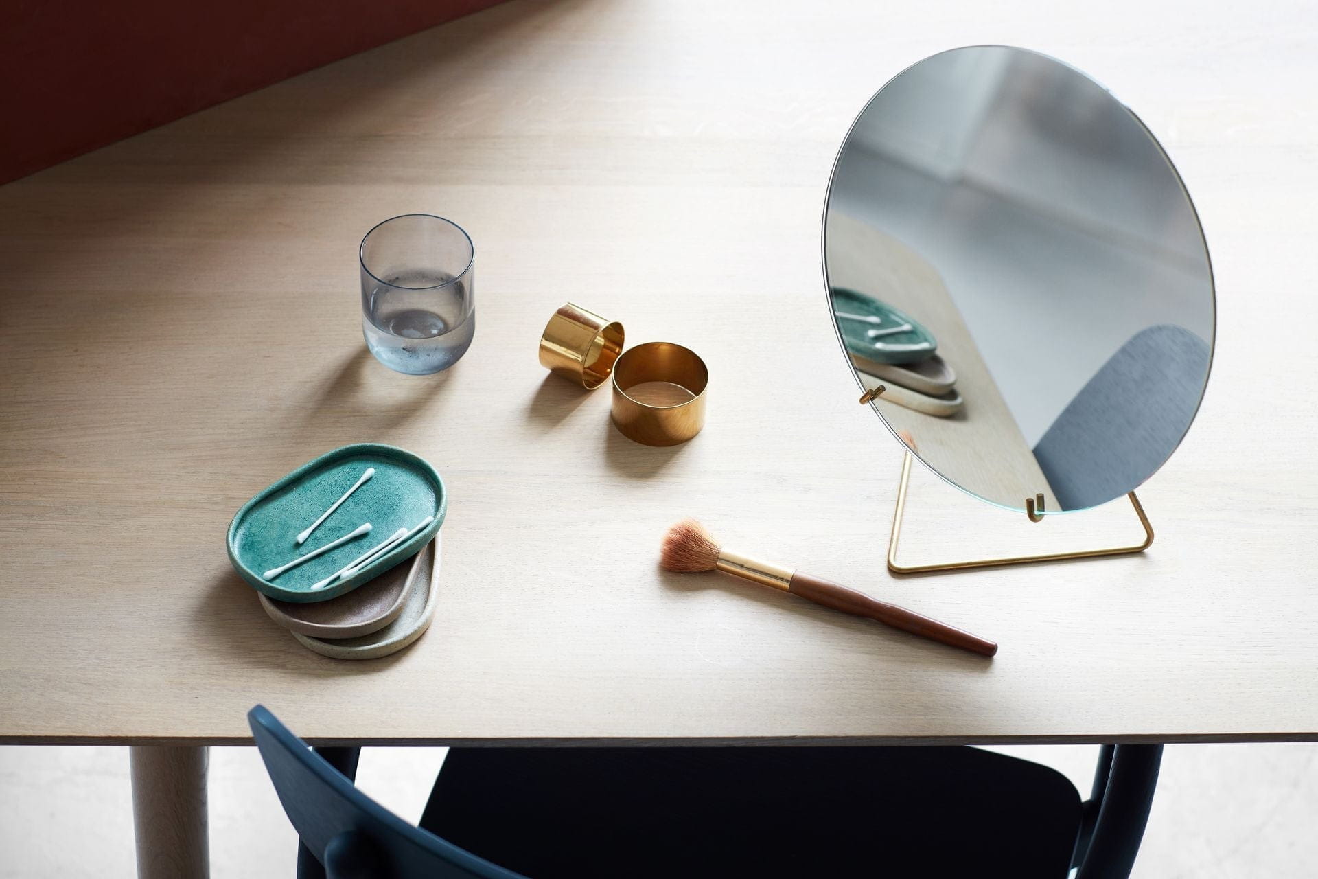 [product_category]-Moebe Standing Mirror ø30 Cm, Brass-Moebe-5713520000287-MIBR30-MOE-10
