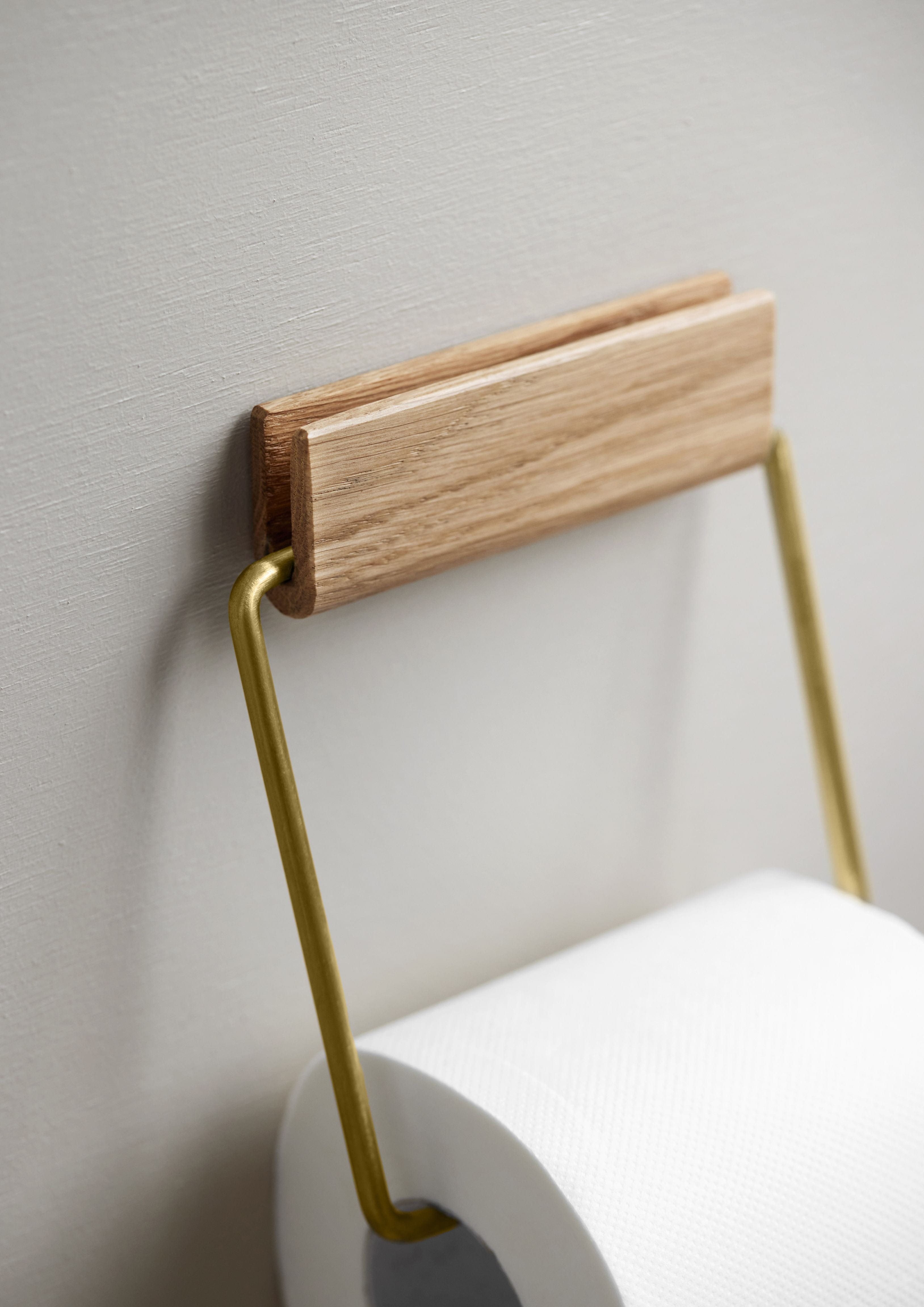 [product_category]-Moebe Toilet Paper Holder, Oak/Brass-Moebe-5713520017032-TRHOBR-MOE-4