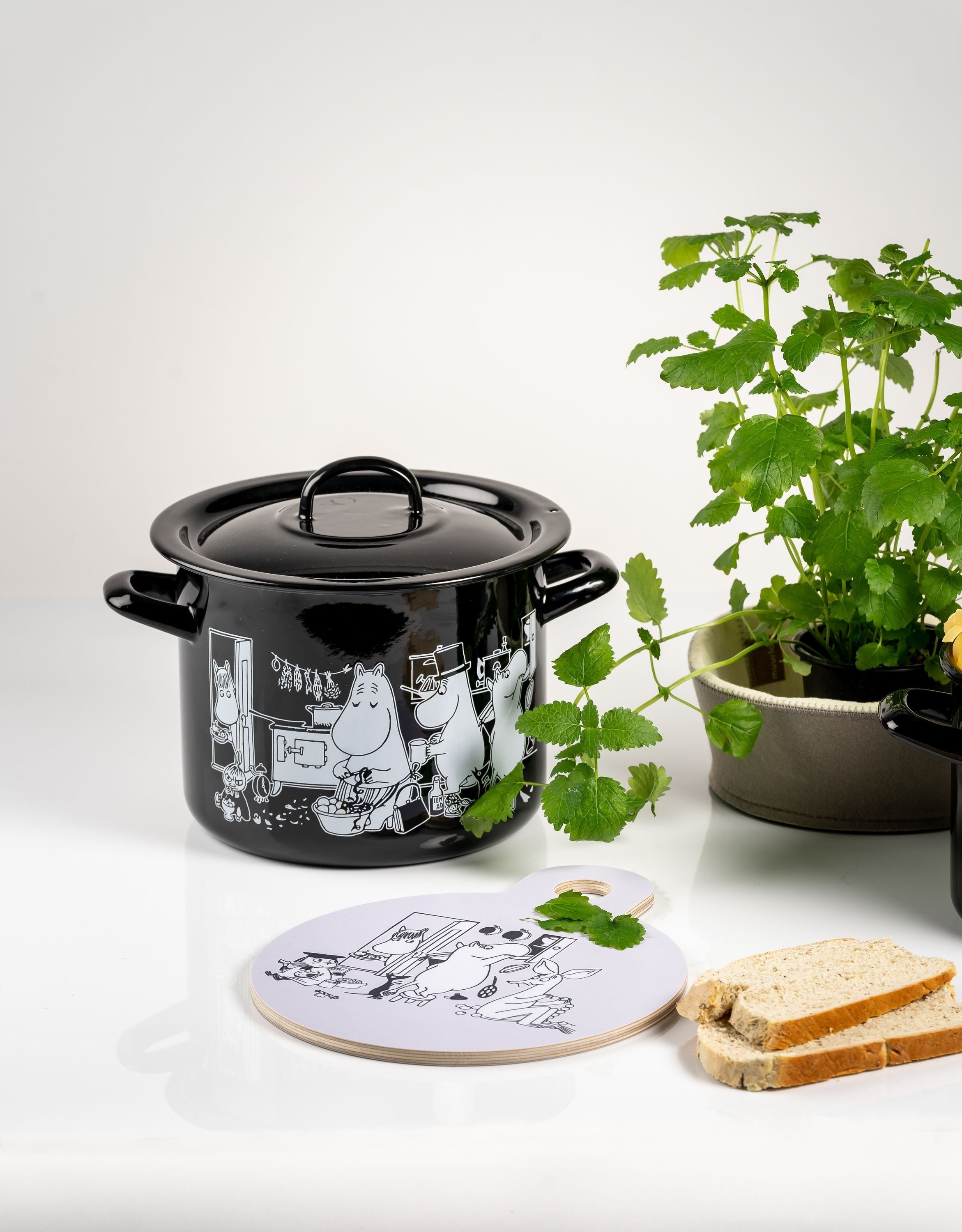 [product_category]-Muurla Moomin At The Kitchen Enamel Pot With Lid, In The Kitchen-Muurla-6416114961405-1712-150-58-MUU-7