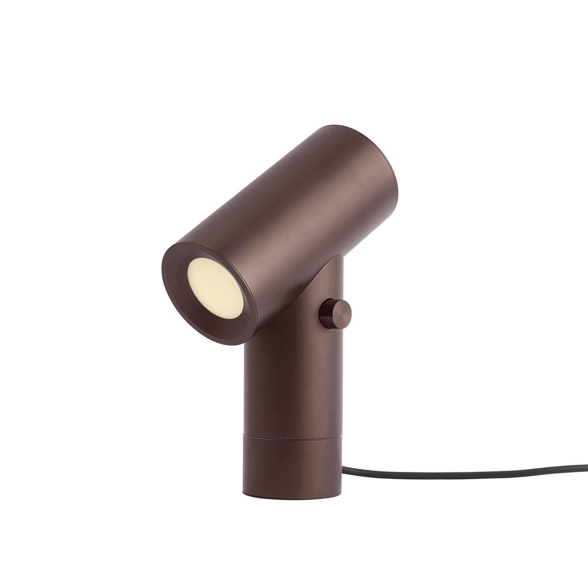 Muuto Strahltischlampe, Umber