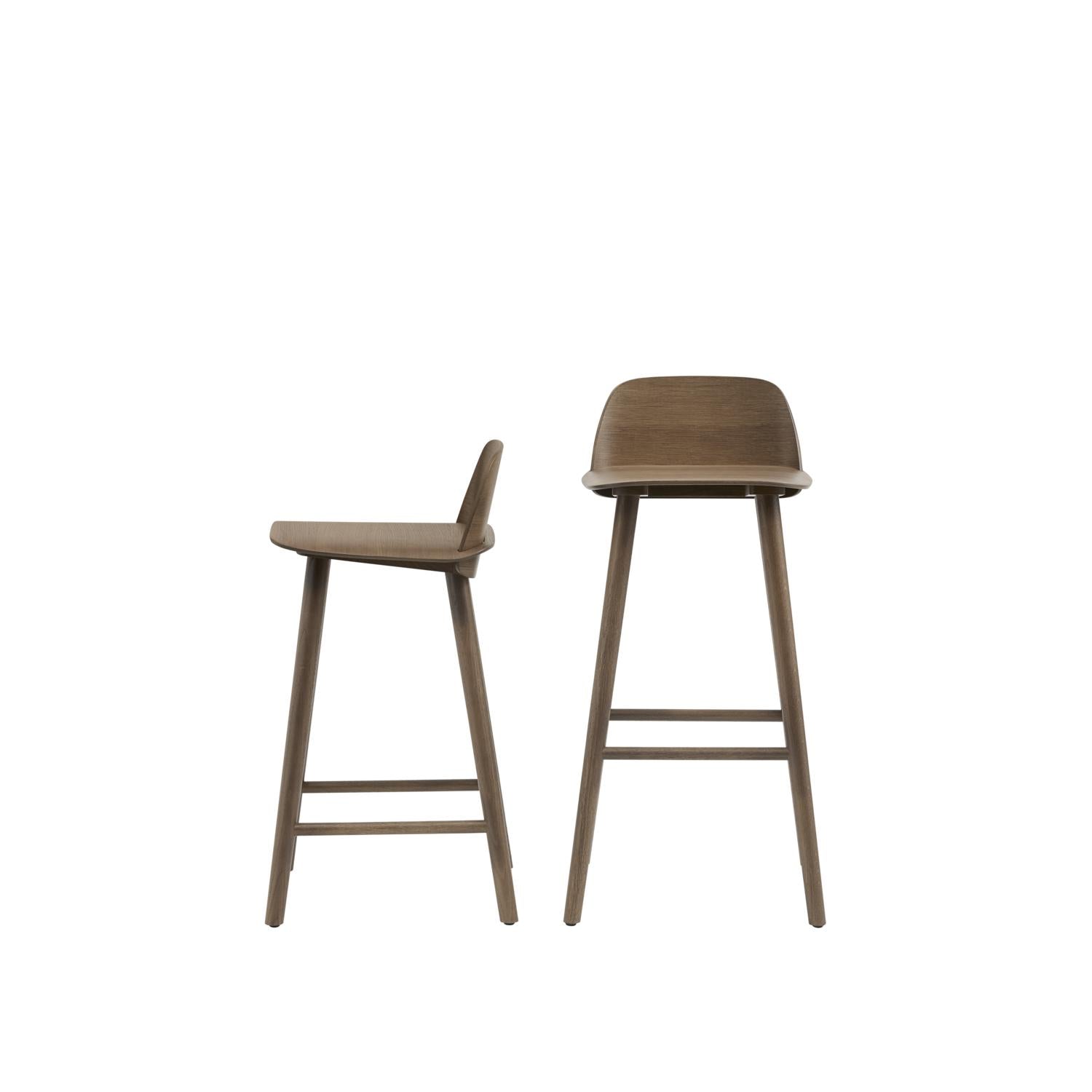 MUUTO NERD Counter Stool 65 cm, manchado marrom escuro