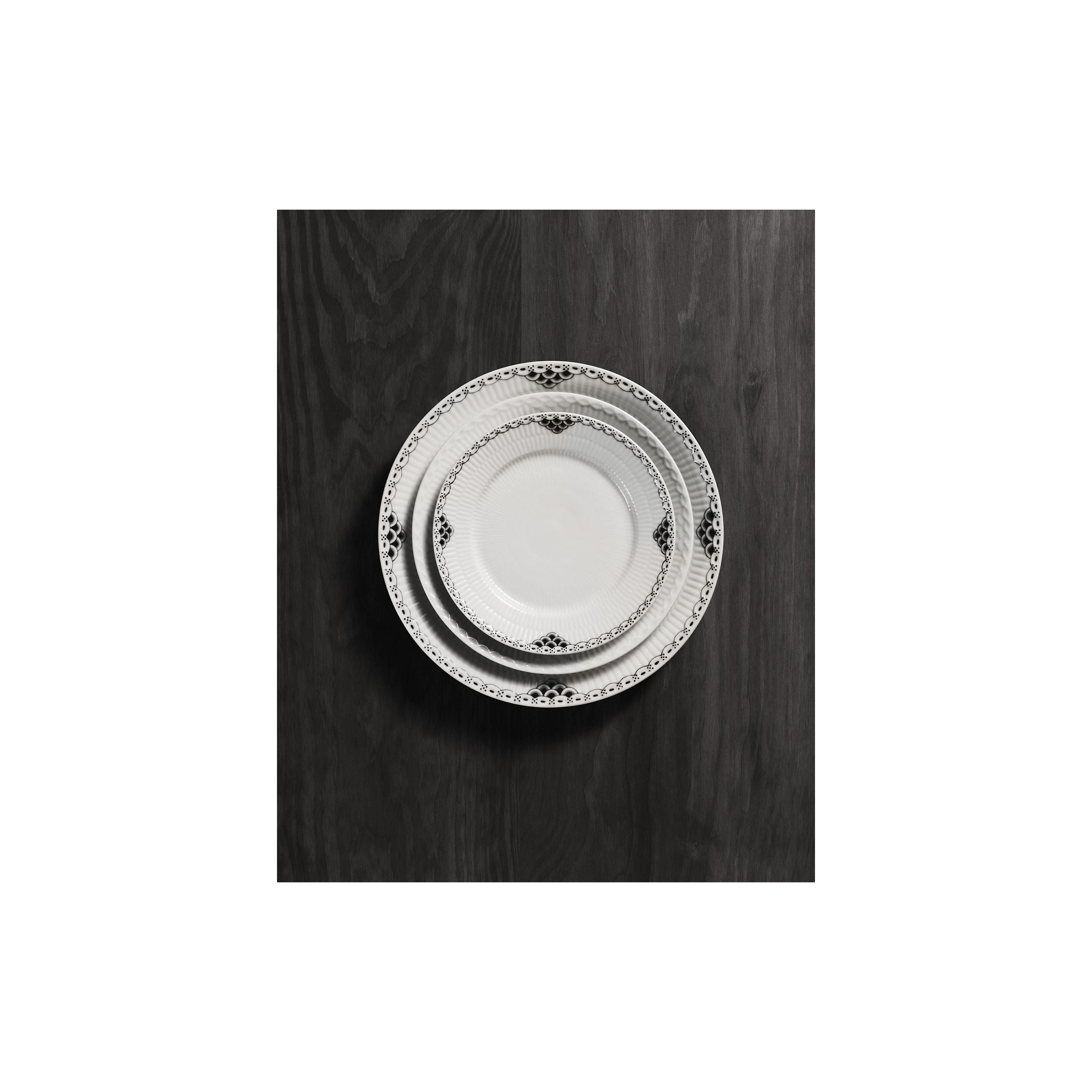 [product_category]-Royal Copenhagen Black Lace Deep Plate, 21 Cm-Royal Copenhagen-5705140742586-1066932-ROY-3