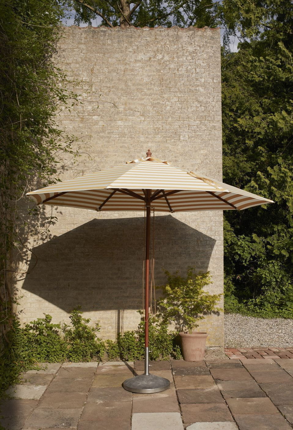 [product_category]-Skagerak Messina Parasol ø270 Cm, Golden Yellow Stripes-Skagerak-5706420108795-1910138-SKA-5