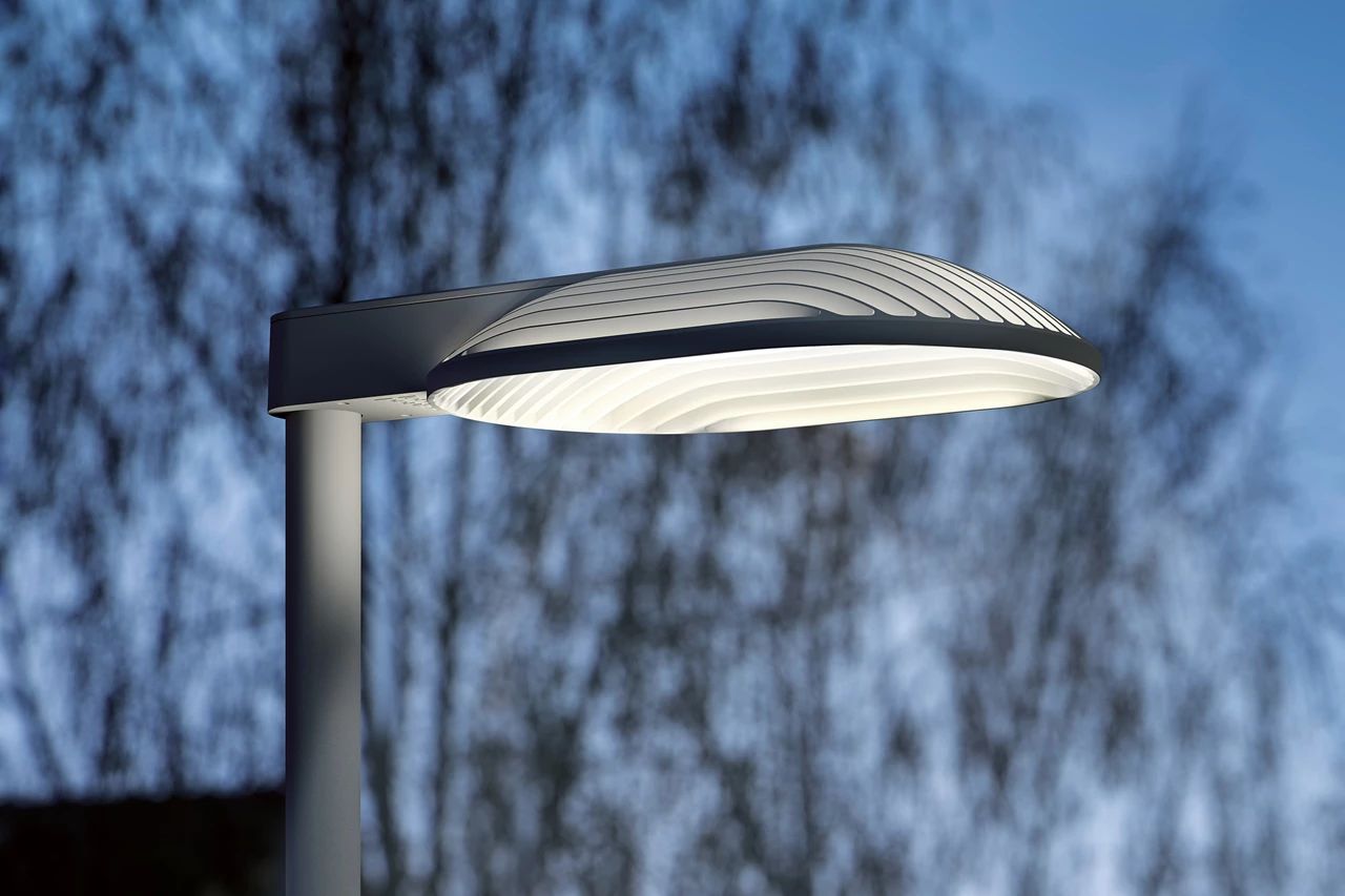 Louis Poulsen LP Xperi Lamp Class II 3830 Lumen, Seitenmontage montiert