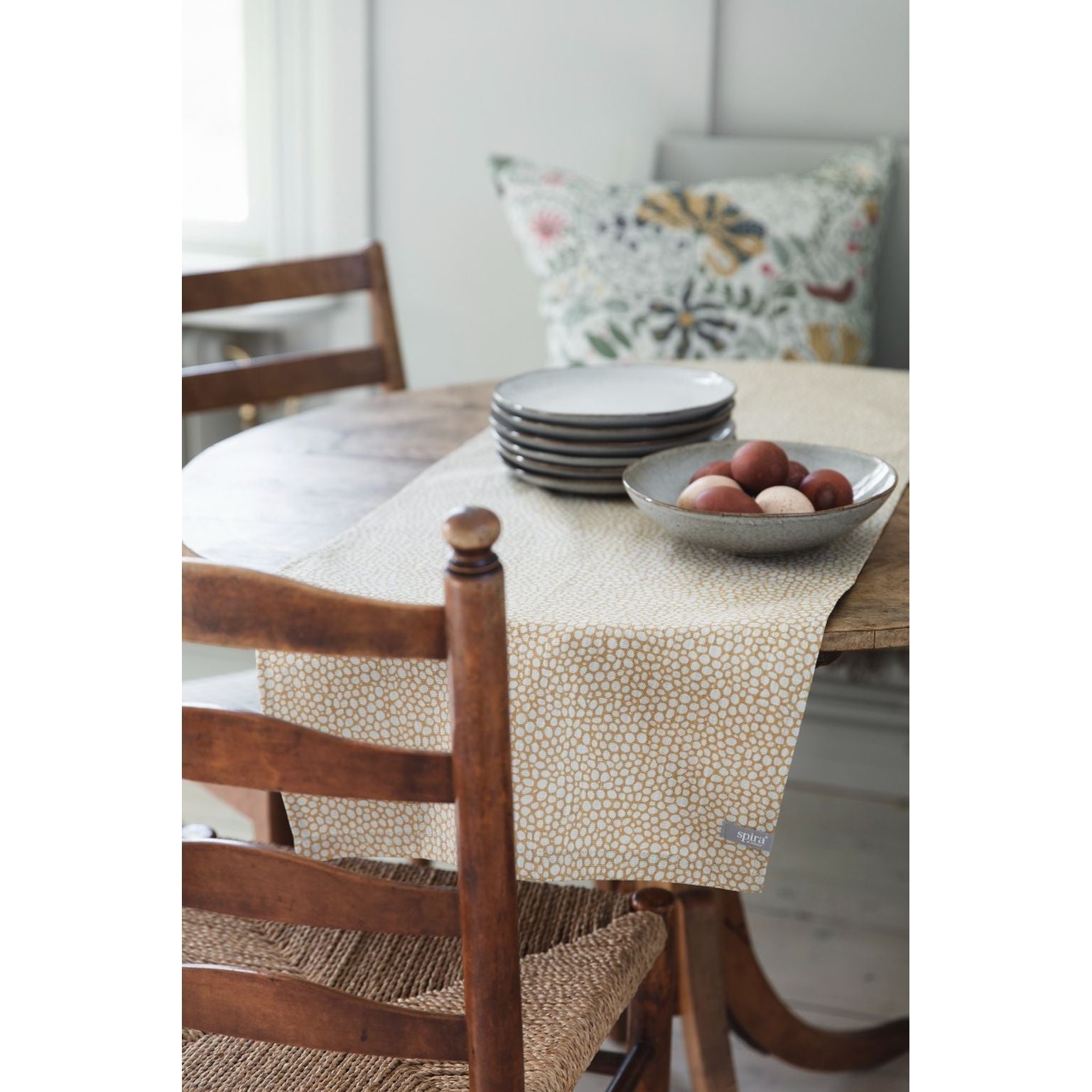 Spira Dotte Table Runner, asfalt