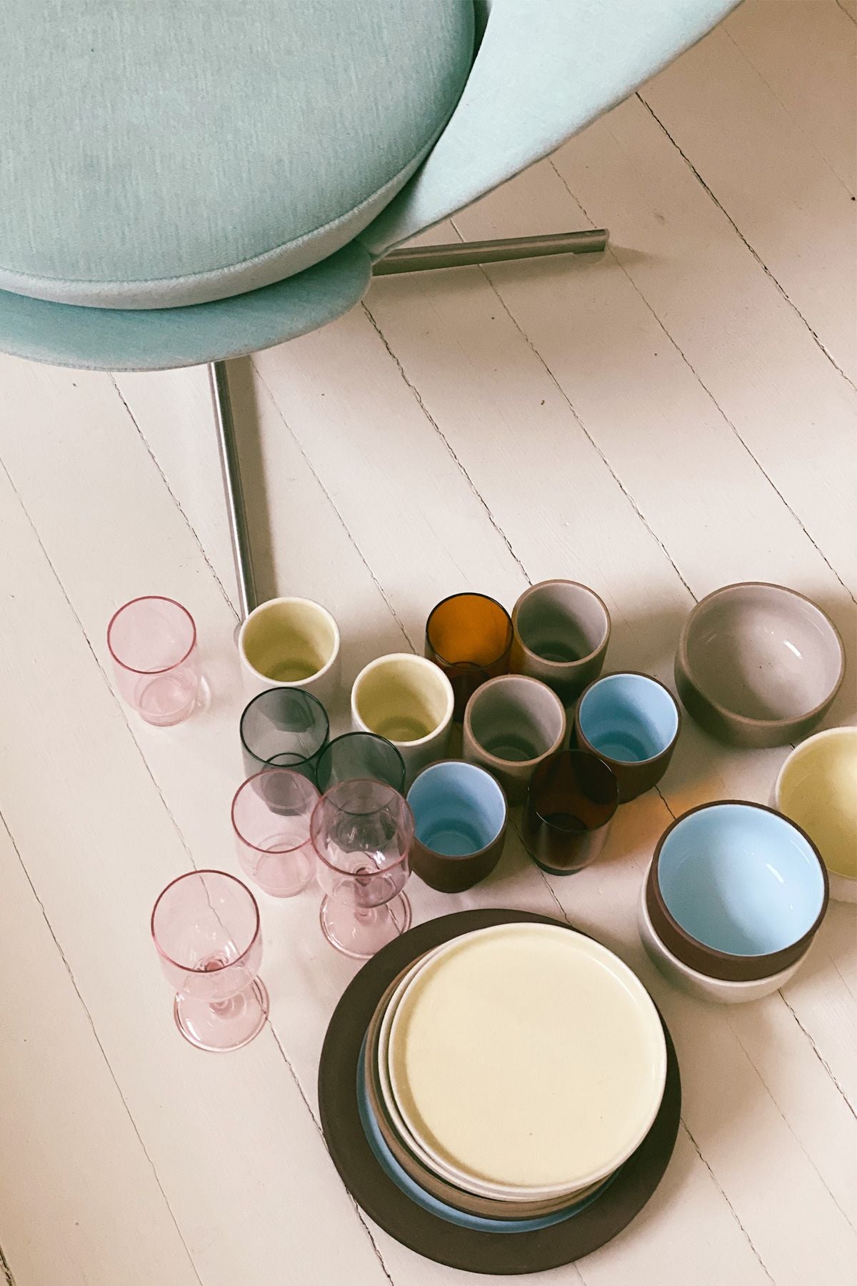 Studio sur l'ensemble de verrerie de 2 verres à eau, fumée