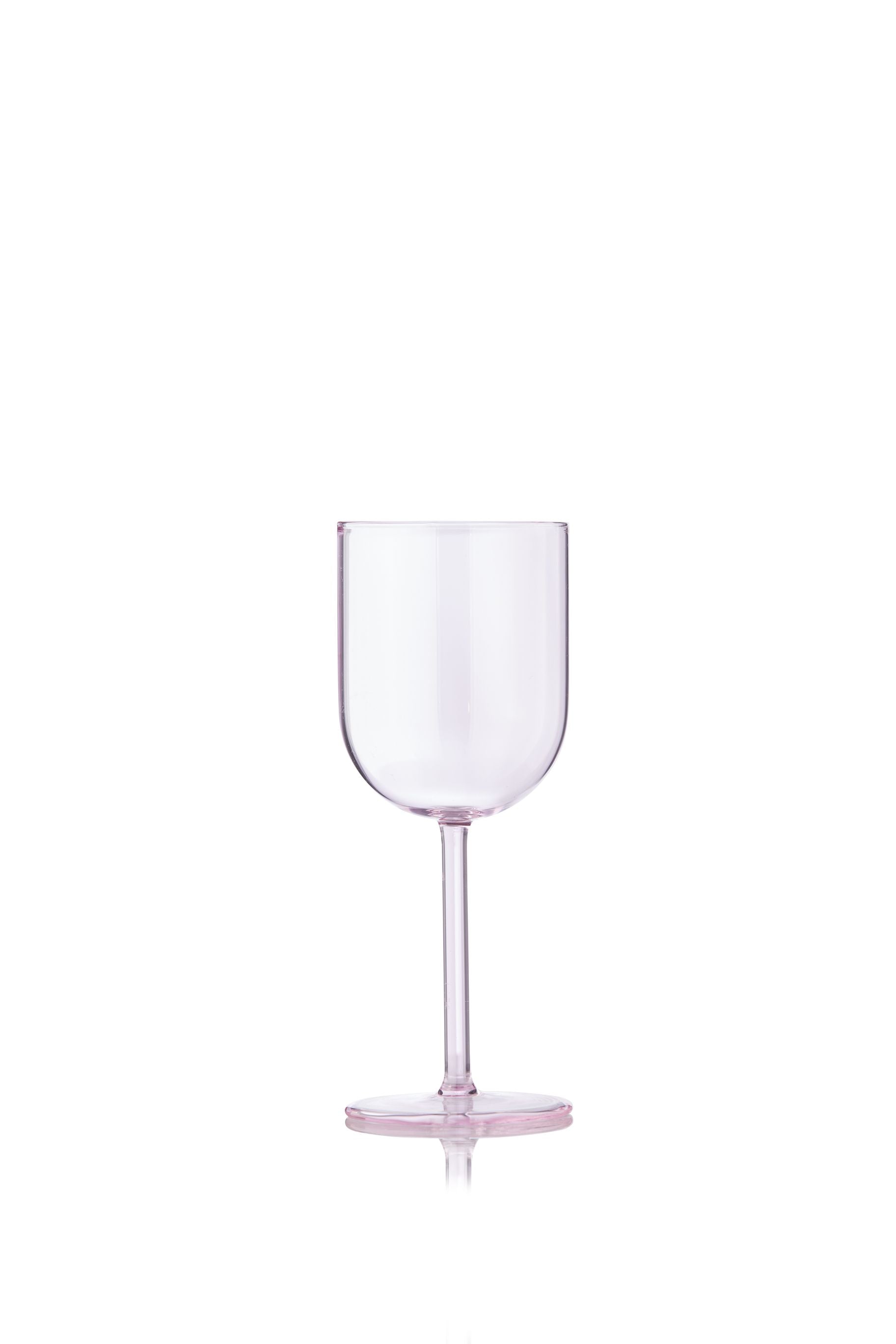 Studio sur l'ensemble de la verrerie de 2 verres à vin, rose