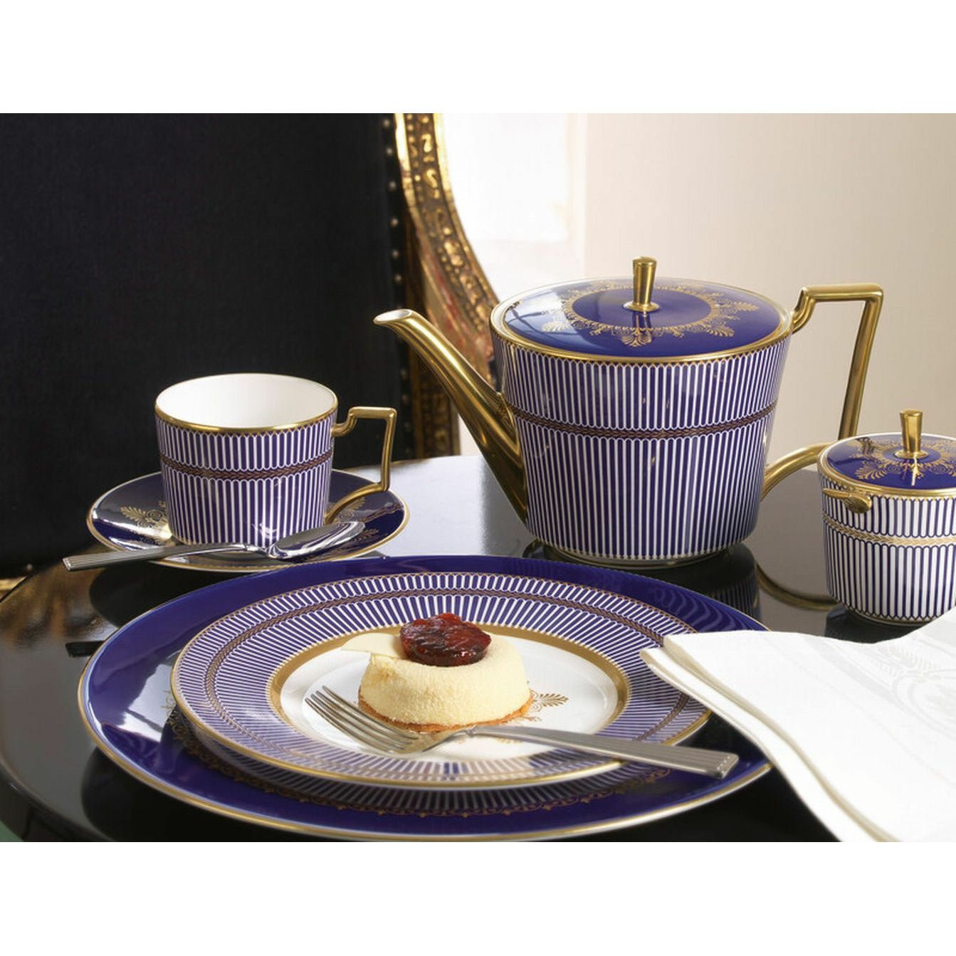 [product_category]-Wedgwood Anthemion Blue Charger Plate, ø: 30 Cm-Wedgwood-91574131610-5C102501094-WED-2