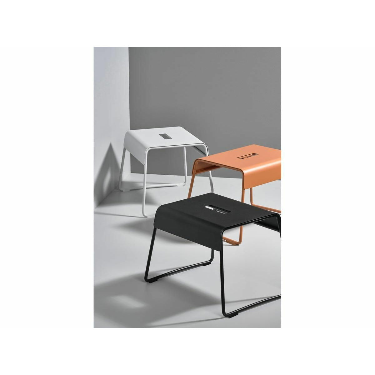 Zone Danemark Un tabouret, gris clair