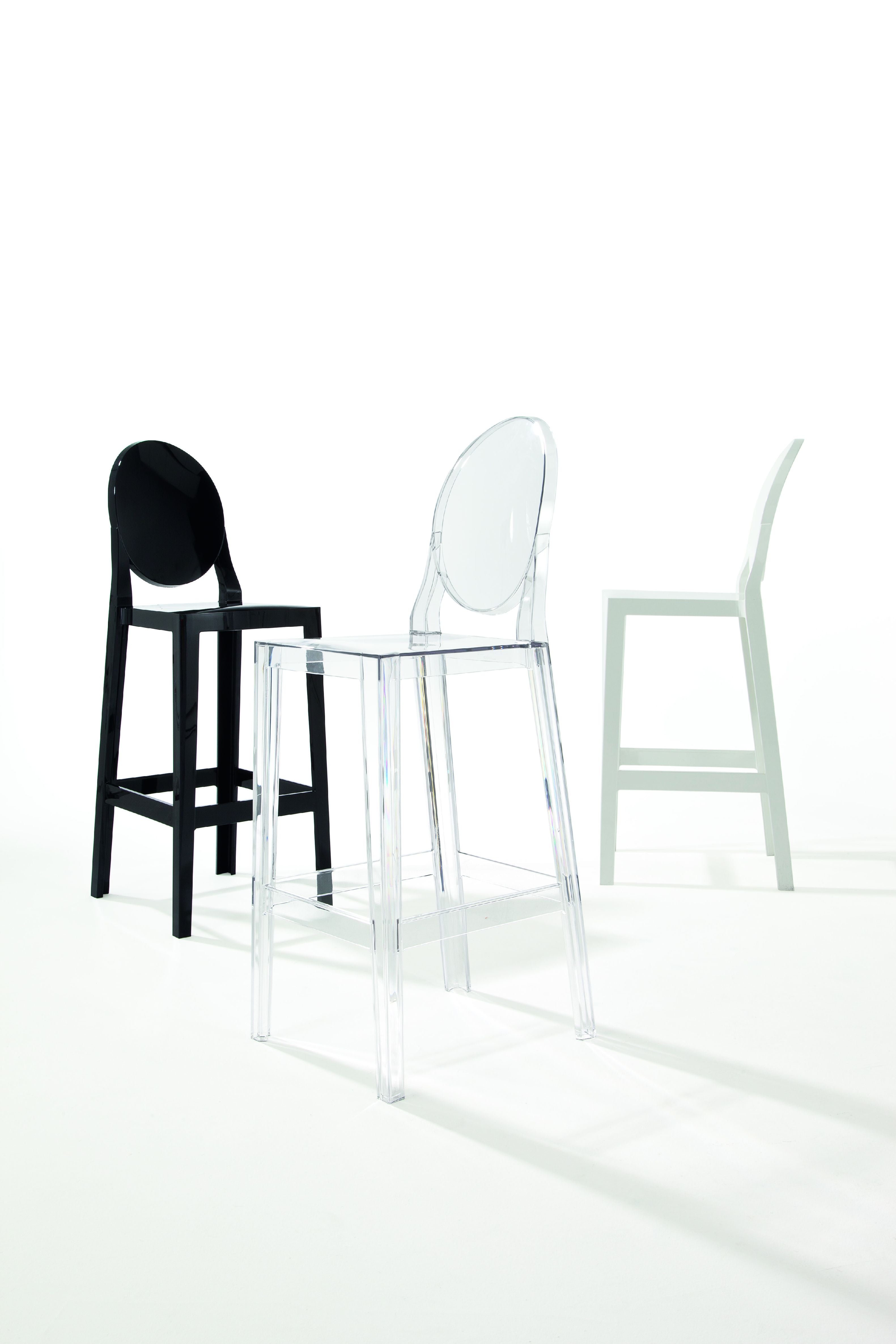 Kartell un tabouret de plus 75 cm, cristal