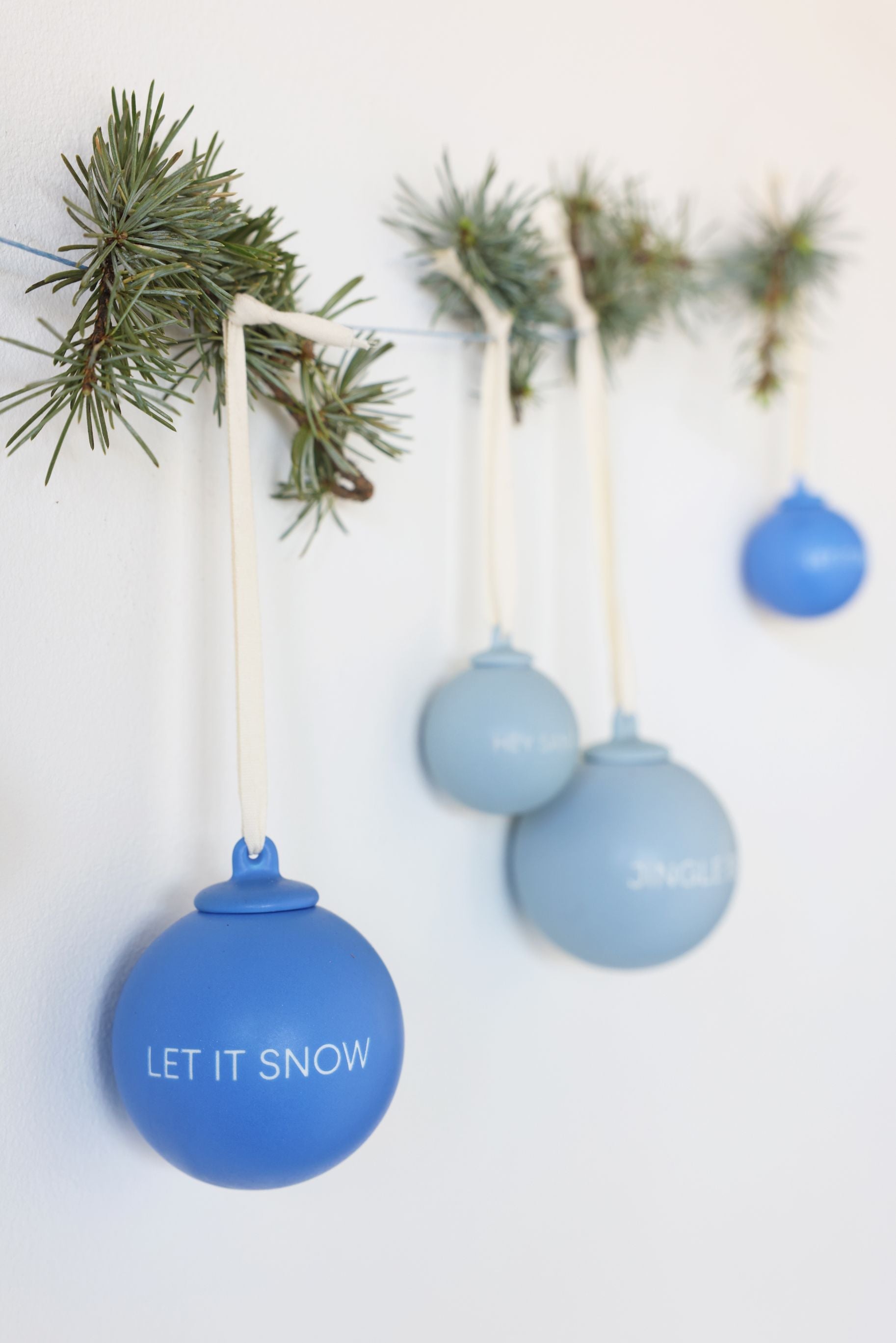 Letras de diseño Historias de Navidad Cachuelas de bola 40 mm (conjunto de 4 PC), azul cobalto/azul claro