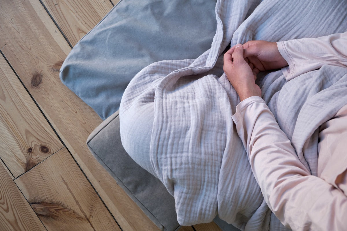 El cojín de relajación y meditación de la compañía orgánica, arcilla