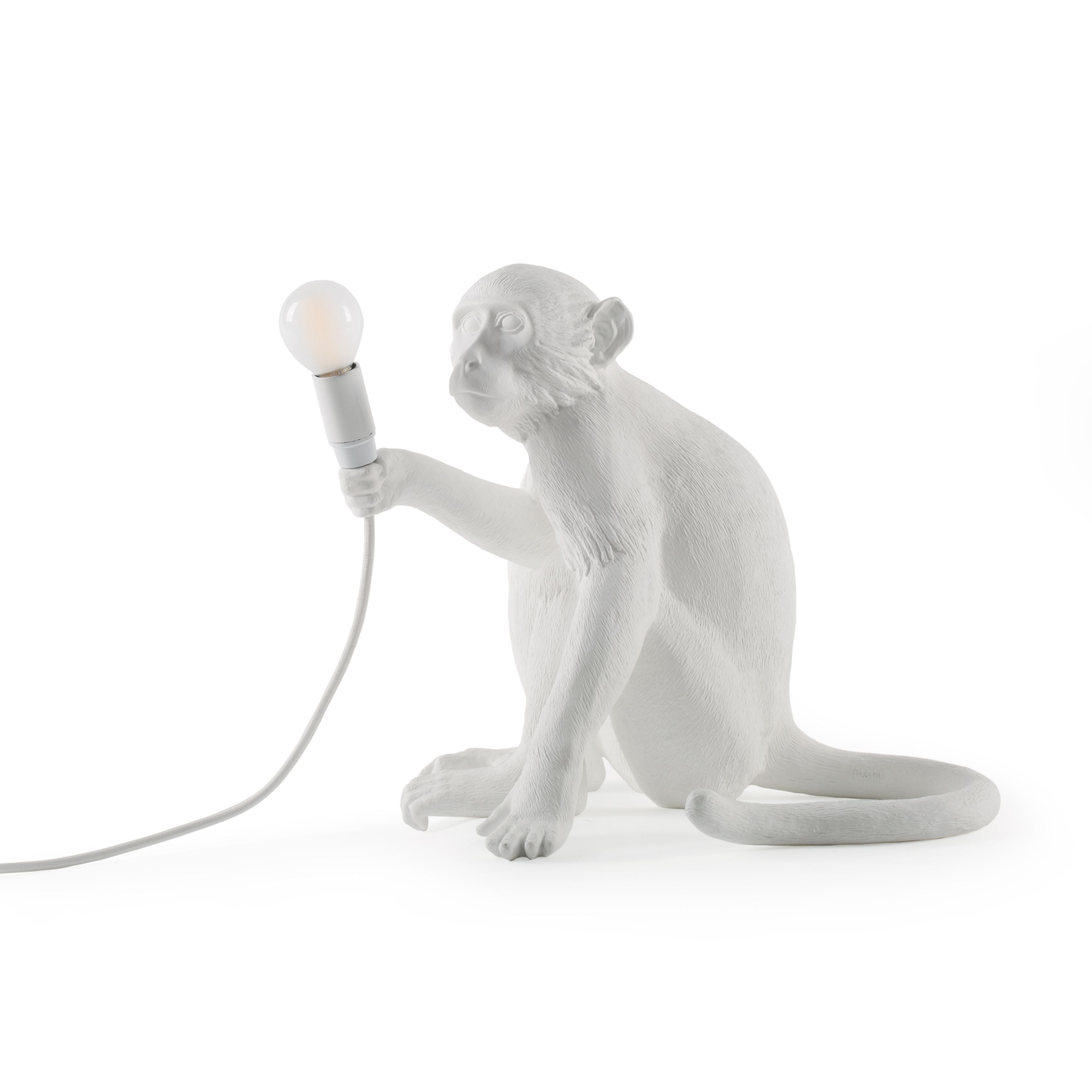 Lámpara interior de Seletti Monkey White, sentado