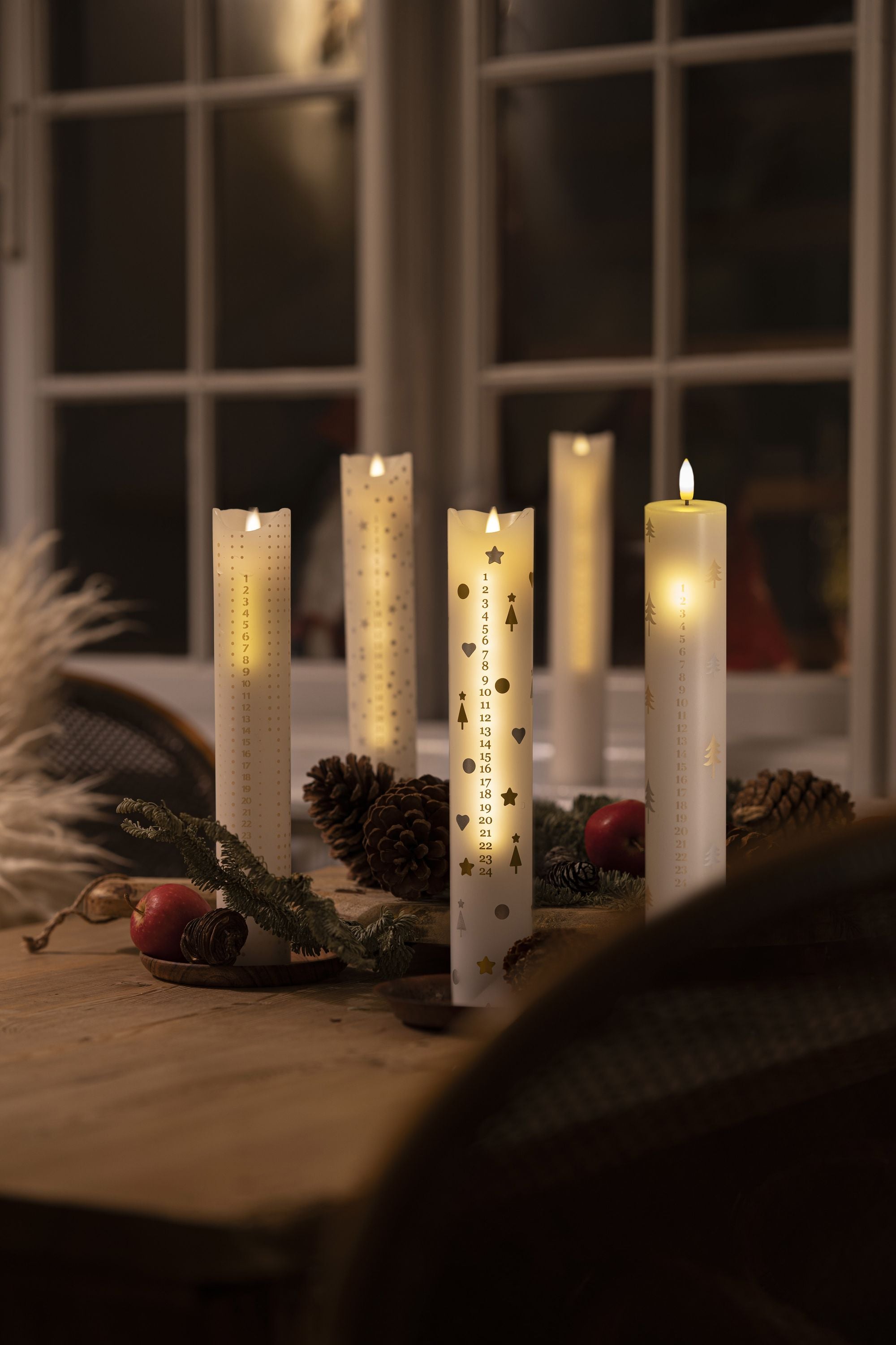 Sirius Sara Kalender Candle Ø4,8X H29CM, Sweet Christmas, White