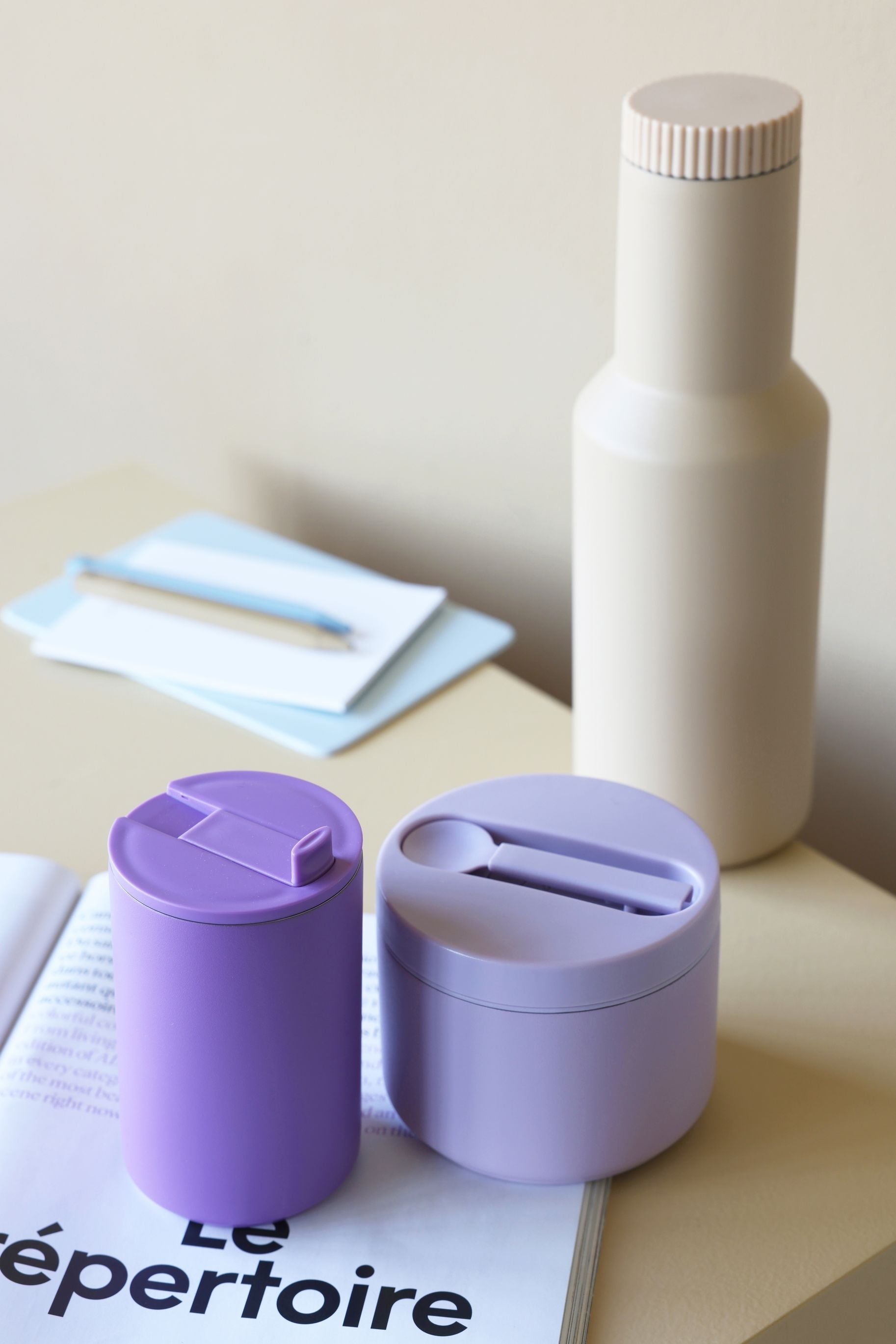 Designbuchstaben Reisen Thermo Lunchbox klein, Lavendel