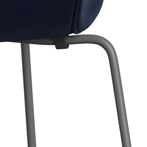 Fritz Hansen 3107 Stuhl Vollbeziegele, silbergrau/Belfast Velvet Mitternachtsblau