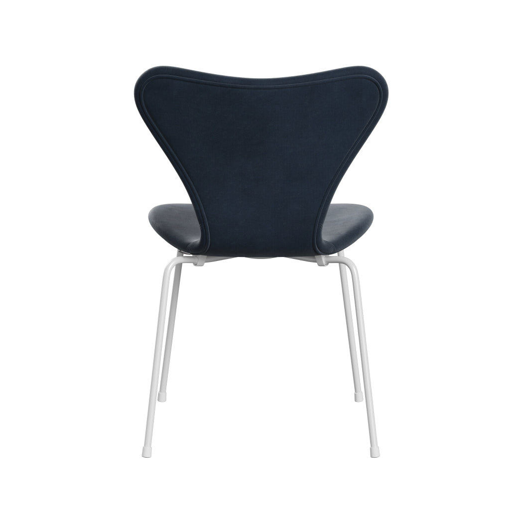 Fritz Hansen 3107 Stol Fuld polstring, White/Belfast Velvet Grey Blue