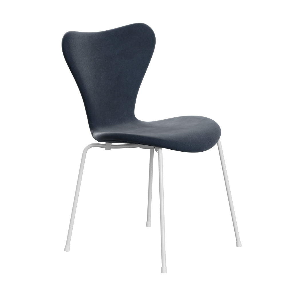 Fritz Hansen 3107 Stuhl Full Polster, Weiß/Belfast Velvet Grey Blau