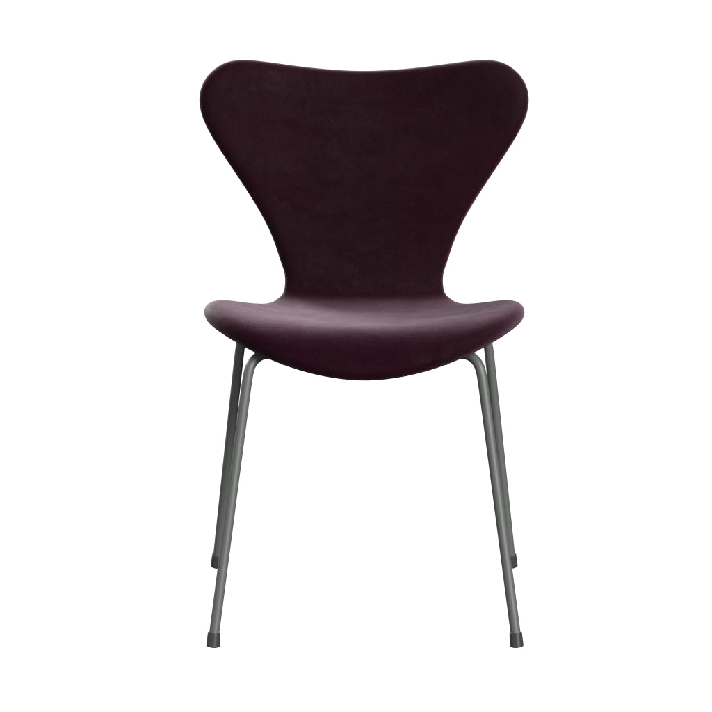 Fritz Hansen 3107 chaise complète, une prune foncée en velours gris argenté / Belfast