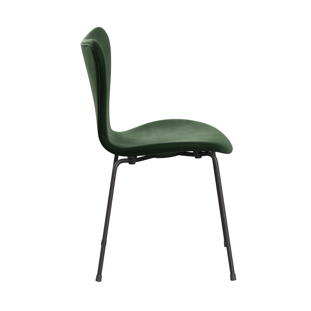 Fritz Hansen 3107 Silla tapicería completa, grafito cálido/bosque de terciopelo belfast verde