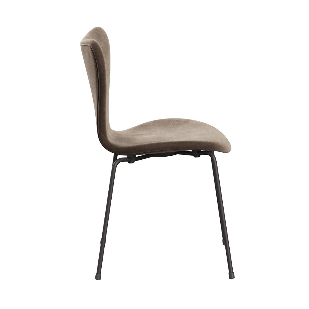 Fritz Hansen 3107 Silla tapicería completa, grafito cálido/belfast terciopelo marrón gris