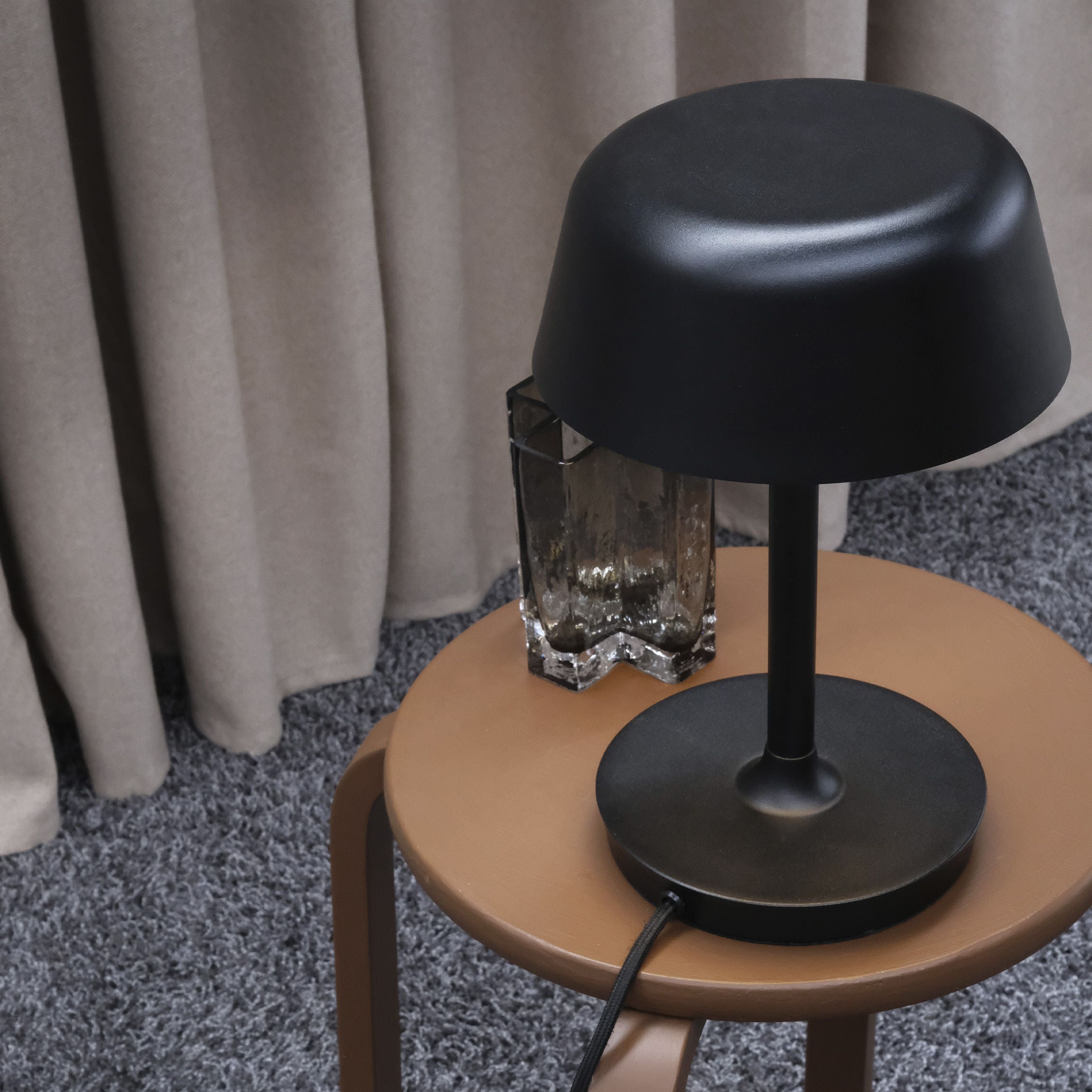 Lámpara de mesa de Dyberg Larsen Valencia, negro