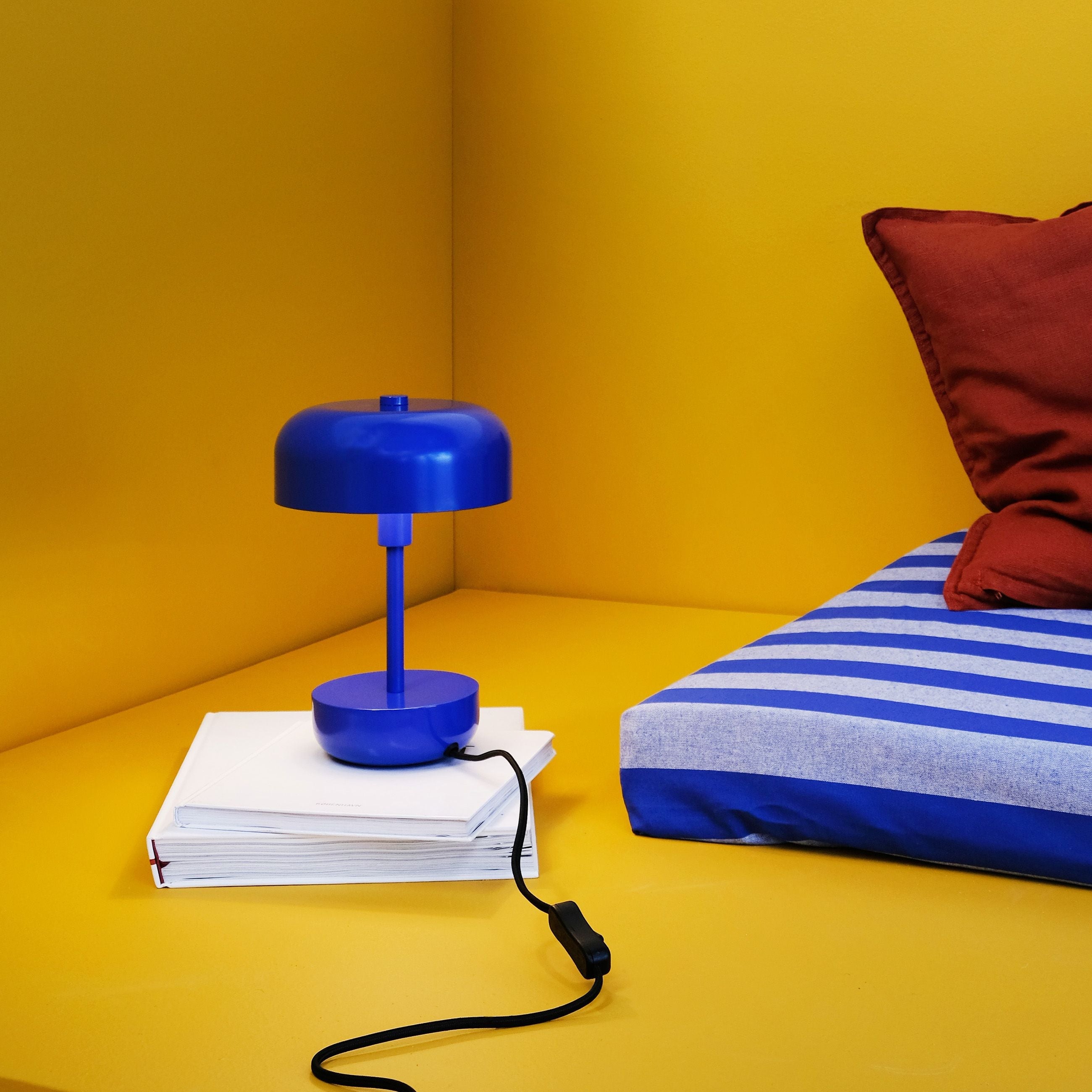 Lampe de table Dyberg Larsen Haipot, bleu