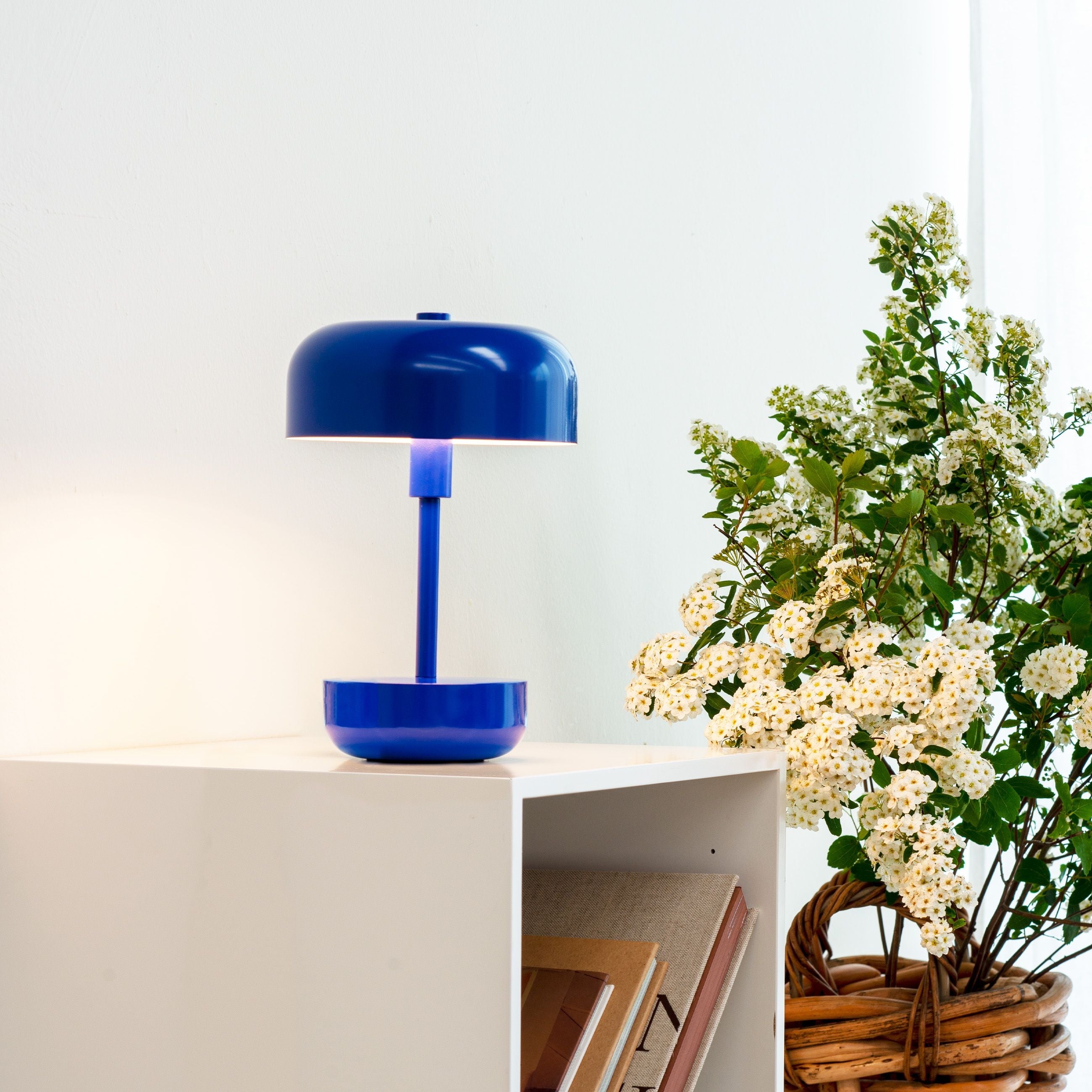 Dyberg Larsen Haipot Lámpara de mesa recargable, azul