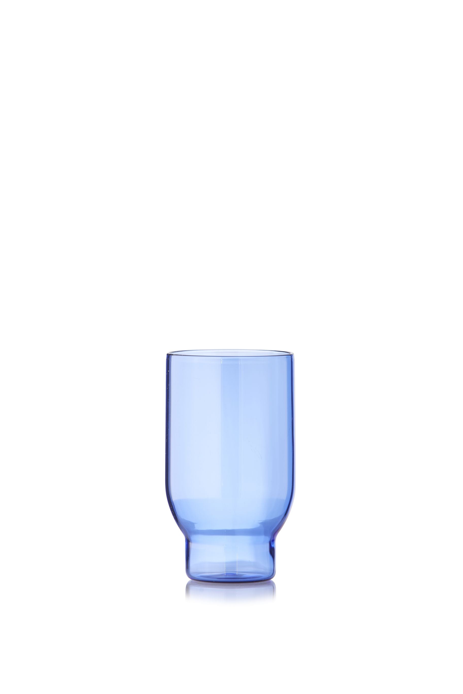 Estudio sobre el juego de cristalería de 2 vasos de agua, azul