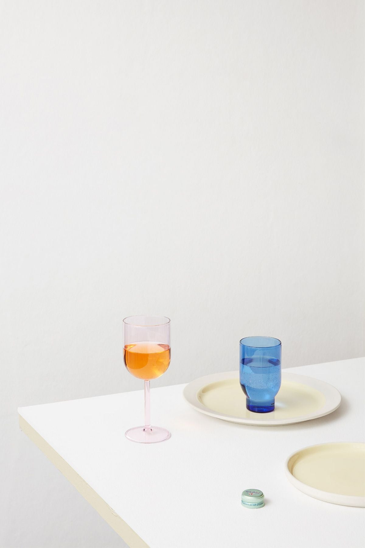 Studio om glasvareresæt med 2 vandbriller, blå
