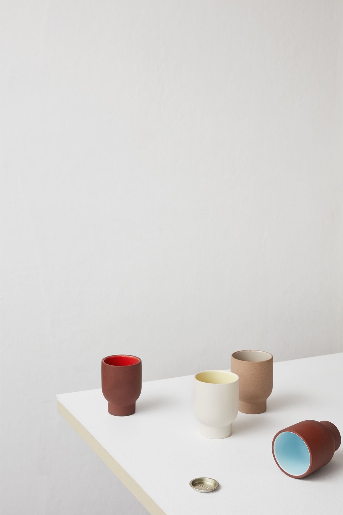 Studio sur l'ensemble d'argile de 2 tasses, terre cuite / rouge